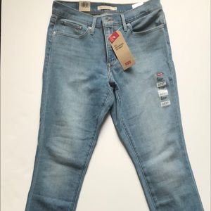 NWT Levi’s 311 shaping skinny jeans size 30